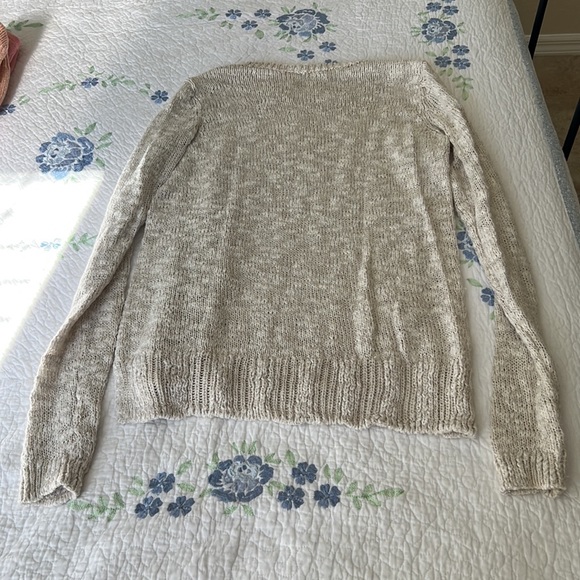 Super soft Abercrombie Sweater - Picture 3 of 3